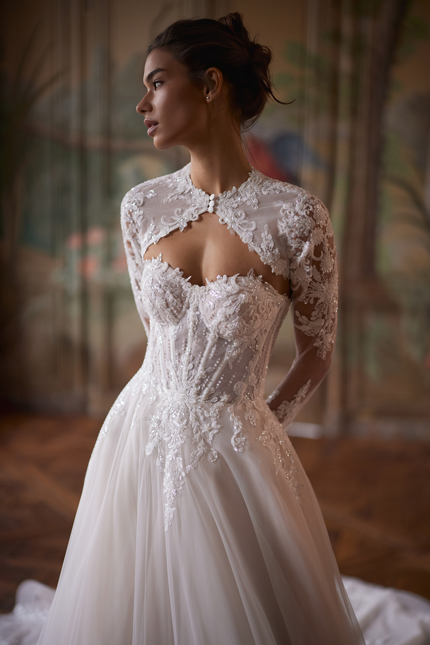 Сватбени рокли и булчински аксесоари от сватбен магазин Wedding Residence в София